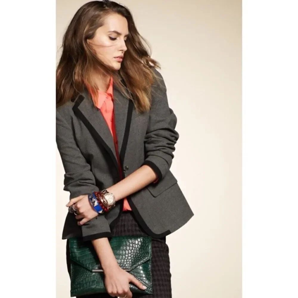 ✨HP 12-5-16✨Grey Plaid Blazer✨